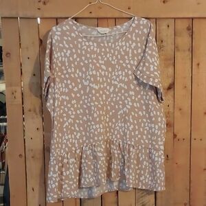Women's Tan and White Patterned Top